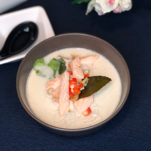Вьетнамский кокосовый суп с лососем